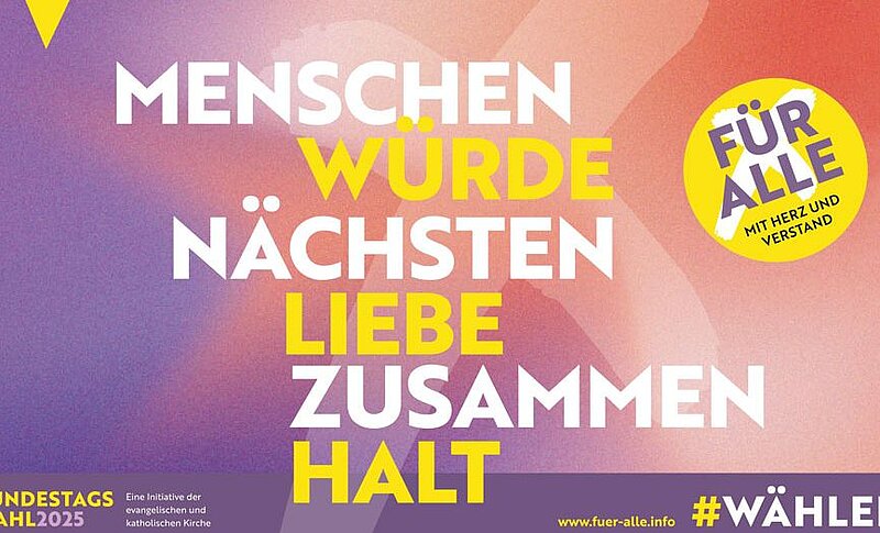 Banner zur Bundestagswahl 2025 mit dem Slogan „Menschenwürde, Nächstenliebe, Zusammenhalt“