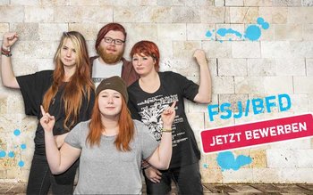 Symbolbild für den Freiwilligendienst mit vier jungen Menschen in guter Laune. - Bild vergrößern Symbolbild für den Freiwilligendienst mit vier jungen Menschen in guter Laune.