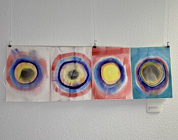 Ein Bild aus der Ausstellung "Kunst verbindet" des Offenen Ateliers Wehrheim/Living Museum Taunus.